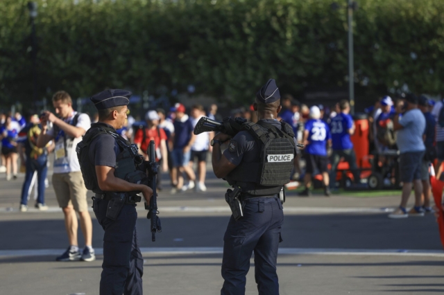 Παρίσι: Η αστυνομία άνοιξε πυρ κατά γυναίκας που “απειλούσε να ανατιναχθεί”