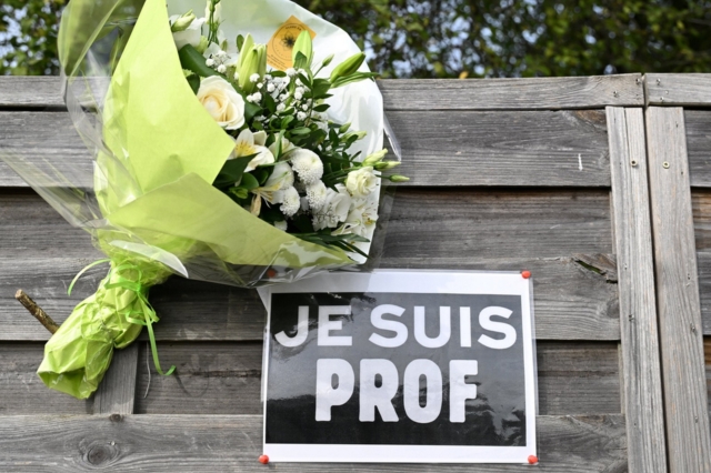 Γαλλία: Με αυστηρά μέτρα ασφαλείας η κηδεία του καθηγητή που μαχαιρώθηκε μέχρι θανάτου