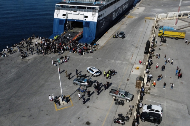 Εκατοντάδες πρόσφυγες στο λιμάνι της Ρόδου