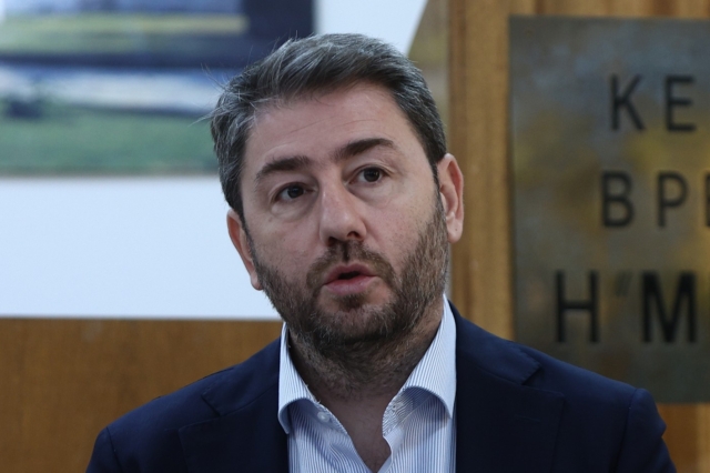 Ανδρουλάκης: “Έχουμε χρέος να στηρίξουμε ΜμΕ και εργαζόμενους”