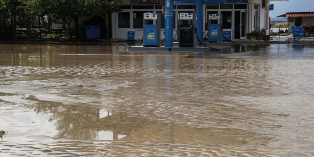 Πλημμύρες: Νέα εξαπάτηση των εργαζόμενων στη Λάρισα – Παραμένουν απλήρωτοι