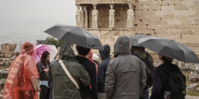 Τουρίστες στην Ακρόπολη