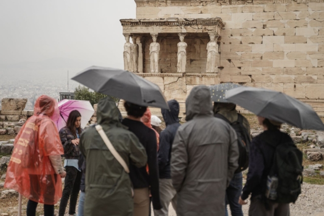 Τουρίστες στην Ακρόπολη