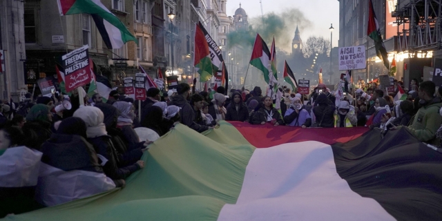Βρετανία: Νέα μεγάλη διαδήλωση στο Λονδίνο υπέρ των Παλαιστινίων