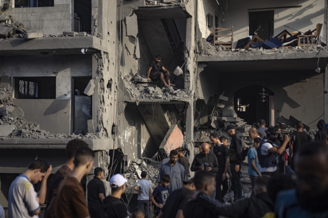 Γάζα: Το Ισραήλ πολλαπλασιάζει τα πλήγματα – “O πόλεμος μπορεί να συνεχιστεί για μήνες”