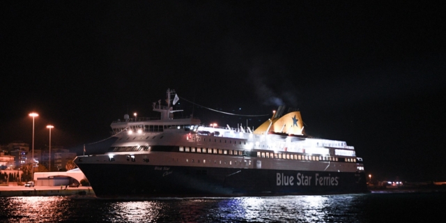 Ρόδος: Δεν μπόρεσε να “δέσει” το Blue Star Patmos εξαιτίας κακών καιρικών συνθηκών