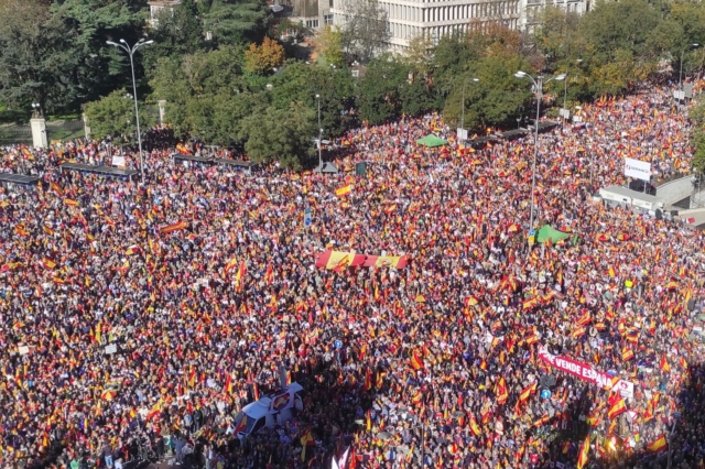 Διαδηλωτές στην κεντρική πλατεία Cibeles στη Μαδρίτη