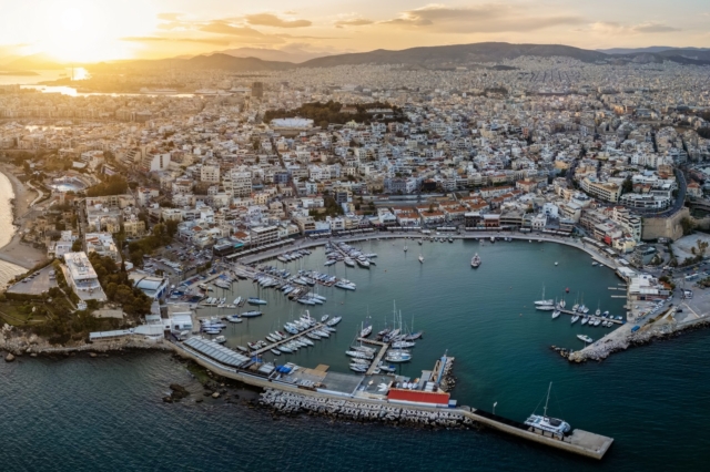 Ενεργειακός μετασχηματισμός στο λιμάνι του Πειραιά: 5 θέσεις ηλεκτροδότησης για τις γραμμές ακτοπλοϊας το 2024