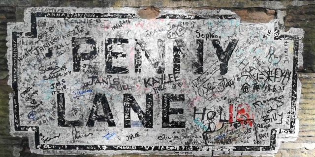 Επιστράφηκε η θρυλική πινακίδα της οδού Penny Lane μετά από 47 χρόνια