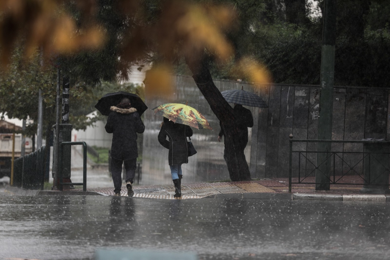 Βροχόπτωση στο κέντρο της Αθήνας