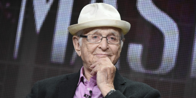 Norman Lear: Πέθανε ο θρυλικός σεναριογράφος και παραγωγός