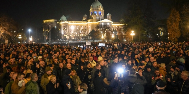 Σερβία: Διαδηλωτές στο Βελιγράδι ζητούν την επανάληψη των εκλογών στην πρωτεύουσα