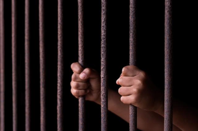 Ανήλικοι στις φυλακές: Το αποκρουστικό πρόσωπο του τιμωρητισμού