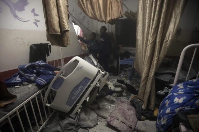 Ισραηλινοί βομβαρδισμοί στο νοσοκομείο Νάσερ στη Χαν Γιουνίς