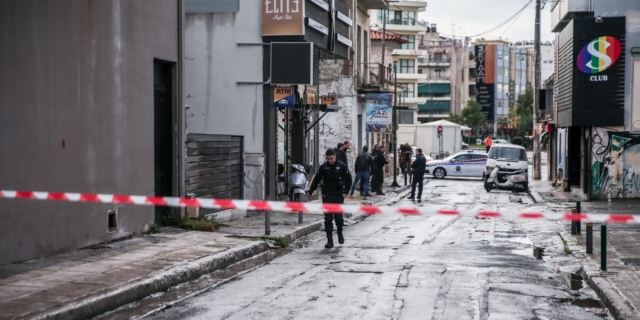 Πυροβολισμοί έξω από κλαμπ στο Γκάζι, με τρεις βαριά τραυματίες