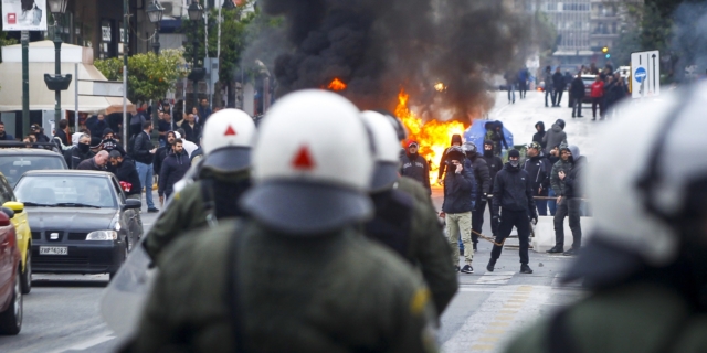 Συγκρούσεις χούλιγκαν με την αστυνομία (αρχείου)