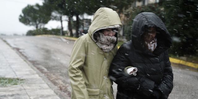 Καιρός: “Ψυχρή εισβολή” με θυελλώδεις ανέμους και χιόνια