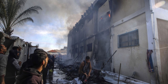 Φωτιά σε κτίριο της UNRWA στη Χαν Γιούνις