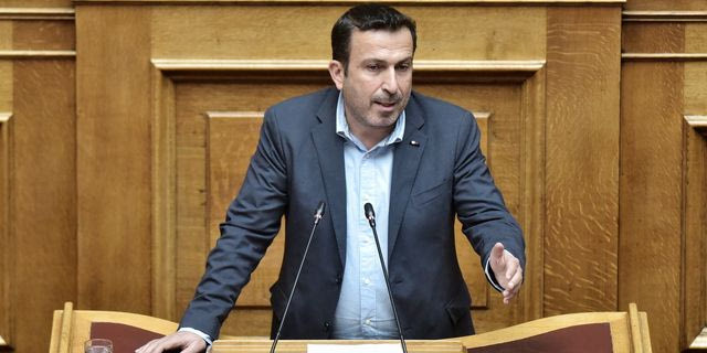 Παραστατίδης: “Γκόρτσος 2.0: Σχολεία ανοιγοκλείνουν «κατόπιν ενεργειών» βουλευτών της ΝΔ”