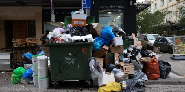 Δήμος Αθηναίων: Μην βγάζετε τα σκουπίδια 11 με 5, λόγω καύσωνα