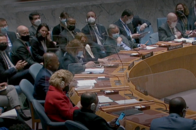 Πόλεμος στην Ουκρανία: Κινητά δονούνται, η είδηση φτάνει στον ΟΗΕ – Βίντεο ντοκουμέντο, δύο χρόνια μετά