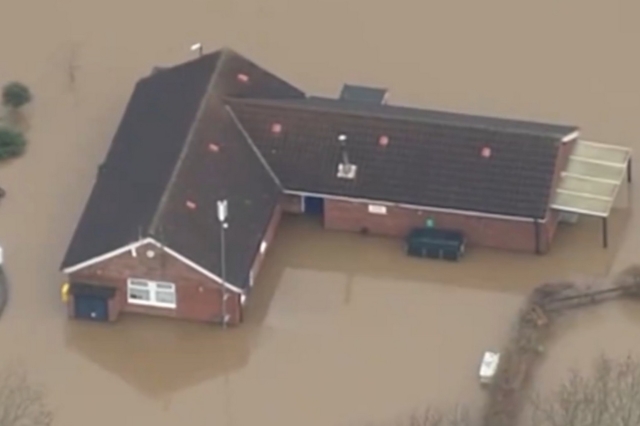 Βρετανία: Πλημμύρισαν ποτάμια μετά τις σφοδρές βροχοπτώσεις