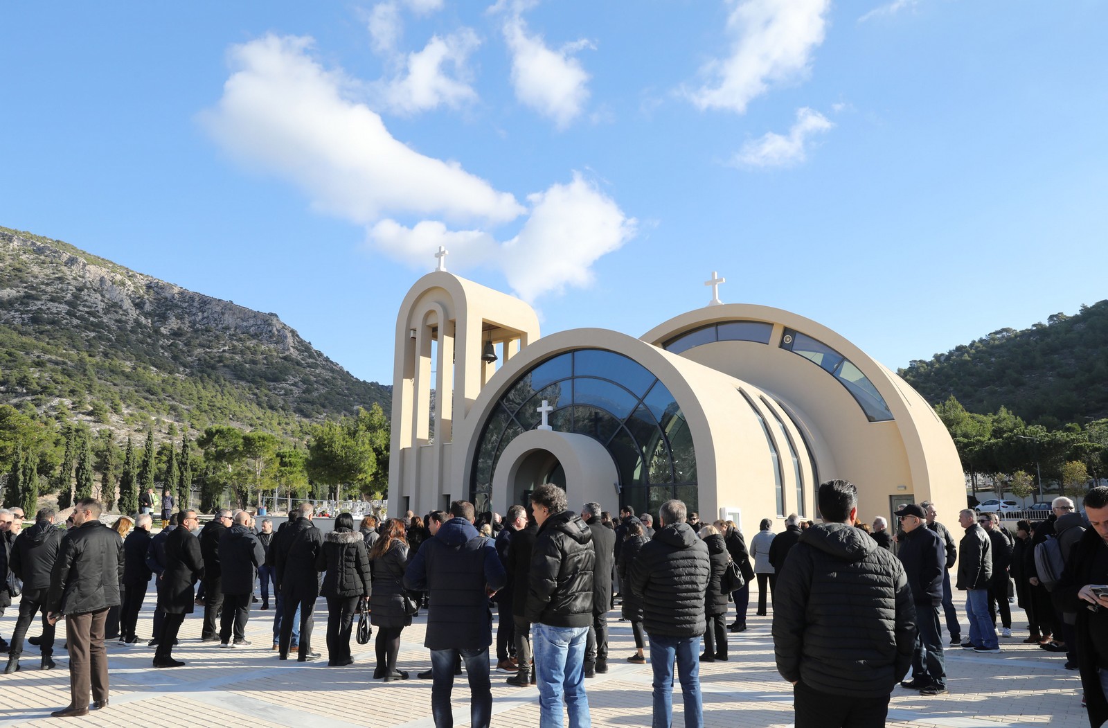 Κηδεία του λαϊκού τραγουδιστή, Χάρη Κωστόπουλου