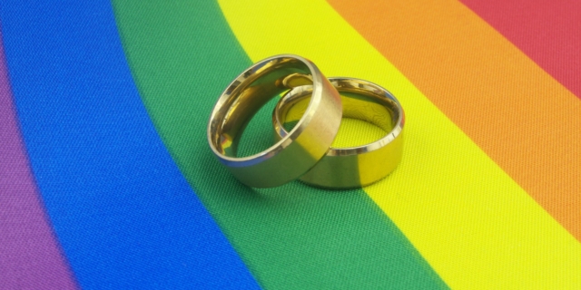 Κυβέρνηση: Επισήμως στο Υπουργικό ο γάμος ομόφυλων ζευγαριών