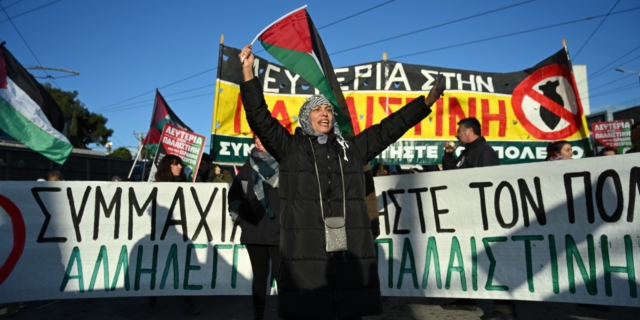 Μεγάλη πορεία αλληλεγγύης για την Παλαιστίνη στο κέντρο της Αθήνας