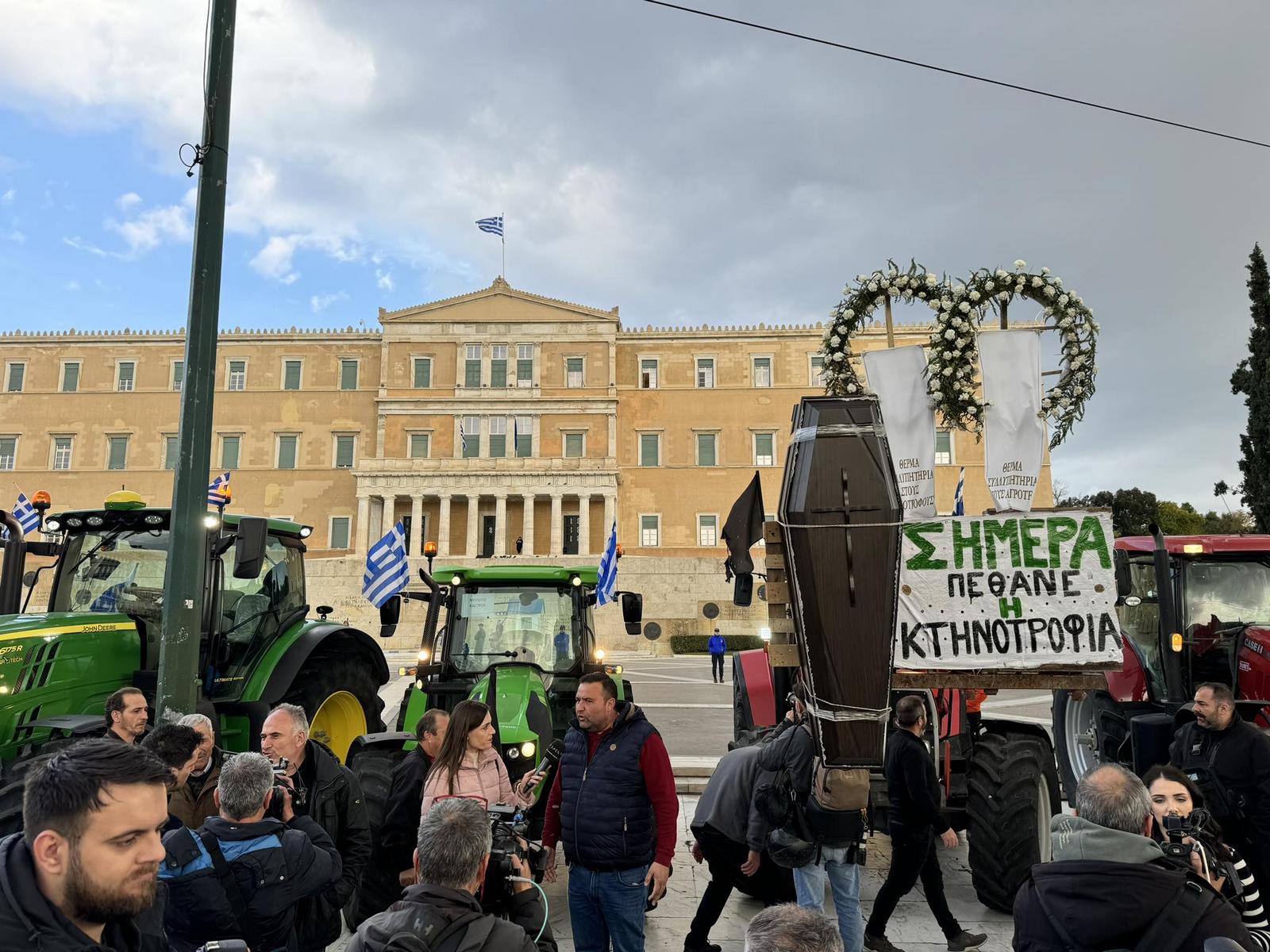 Οι αγρότες στο Μνημείο του Αγνώστου Στρατιώτη