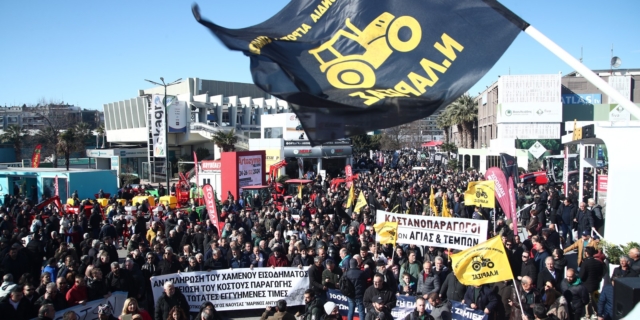 Χιλιάδες αγρότες στο συλλαλητήριο στη ΔΕΘ – “Ο αγώνας συνεχίζεται”
