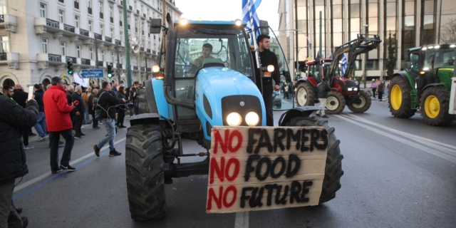 Ένας αγρότης κάνει τα μαθηματικά των χρυσοπληρωμένων φαγητών μας