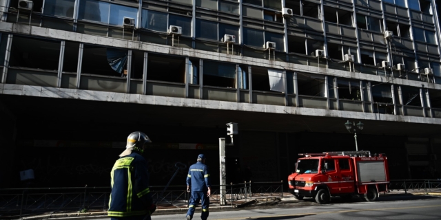 Έκρηξη έξω από το υπουργείο Εργασίας