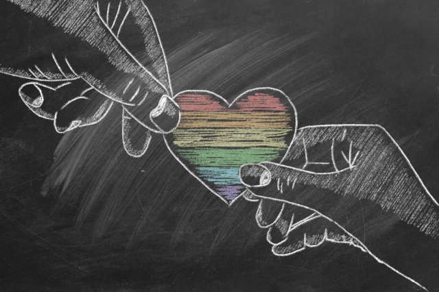 Έρευνα Aboutpeople: Υπέρ του γάμου ομοφύλων, αλλά κατά της τεκνοθεσίας οι πολίτες