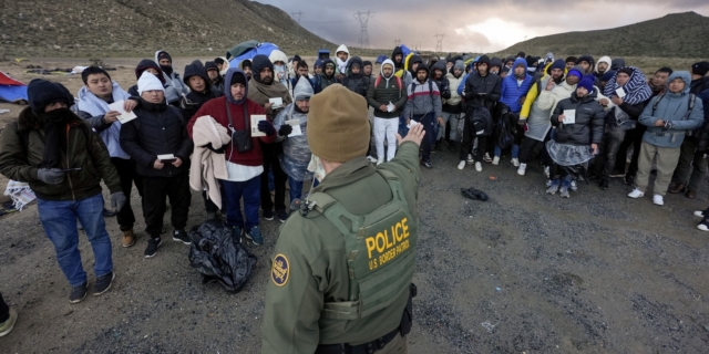 Αιτούντες άσυλο στα νότια σύνορα των ΗΠΑ