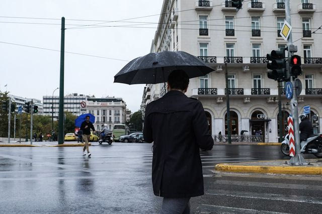 Βροχή στο κέντρο της Αθήνας