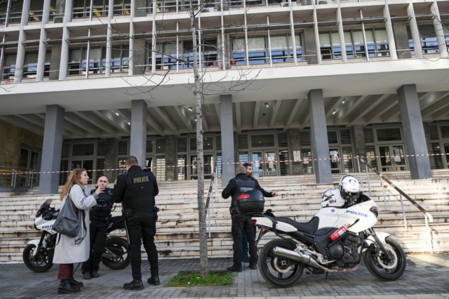 Δυνάμεις της Αστυνομίας έξω από το Δικαστικό Μέγαρο Θεσσαλονίκης