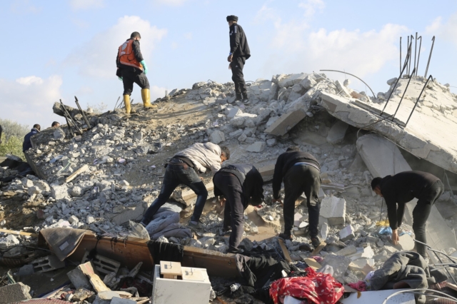 Νύχτα-κόλαση με μπαράζ βομβαρδισμών στη Ράφα – Αναφορά για 100 νεκρούς