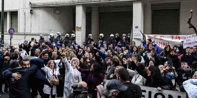 Κινητοποιήσεις γιατρών έξω από το υπουργείο Υγείας