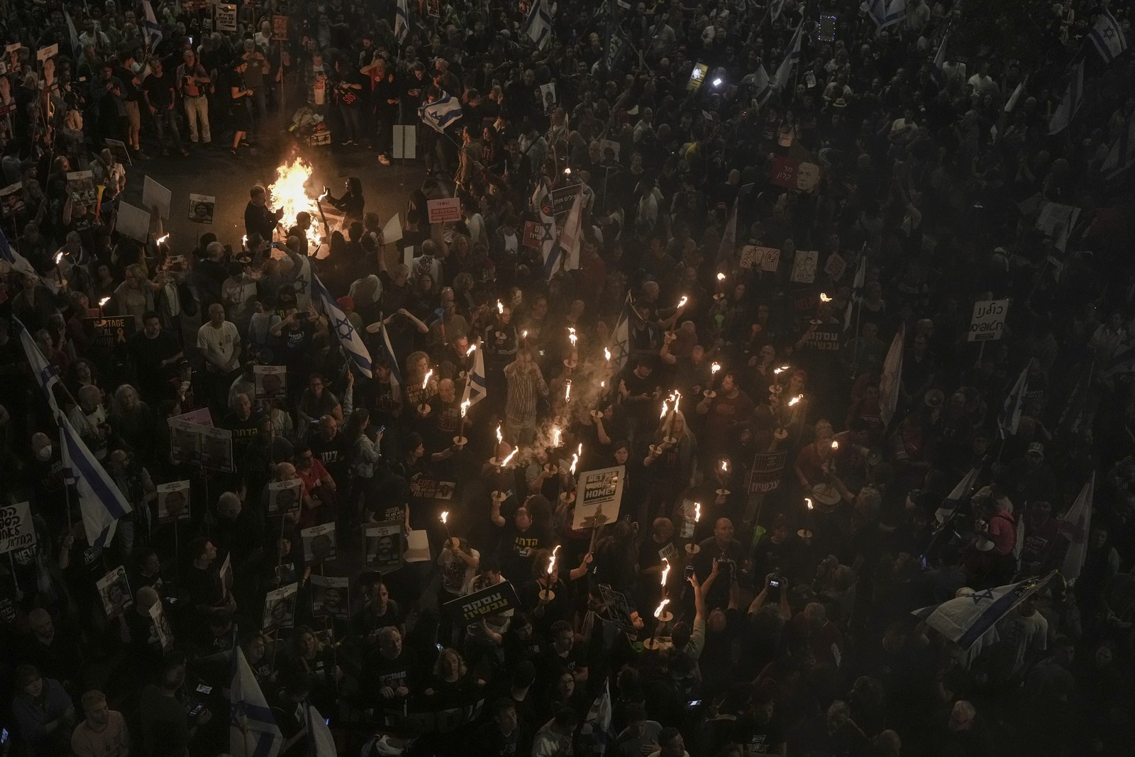 Χιλιάδες Ισραηλινοί στους δρόμους ζητώντας την παραίτηση του Νετανιάχου λόγω του πολέμου στη Γάζα