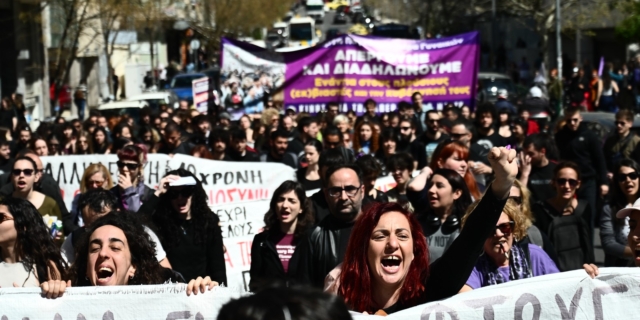 Πανηγυρική διαδήλωση μετά την ανακοίνωση της απόφασης του Δικαστηρίου για την υπόθεση της 12χρονης στον Κολωνό