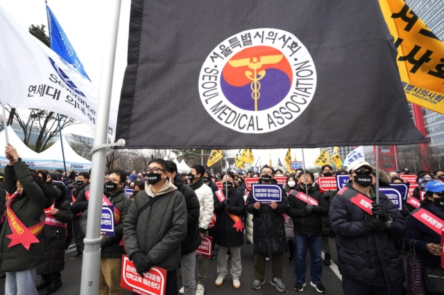Νότια Κορέα: Η κυβέρνηση βγάζει σε διαθεσιμότητα χιλιάδες γιατρούς