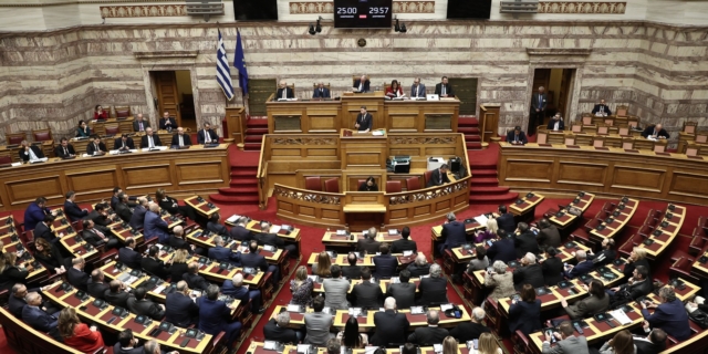 Ιδιωτικά πανεπιστήμια: Αρχίζει η μάχη στη Βουλή – LIVE εικόνα