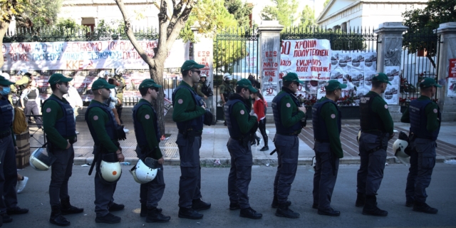 Γιατί είναι σε αυτή την κατάσταση η Ελληνική Αστυνομία;