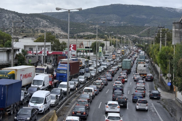 Μποτιλιάρισμα στην Εθνική οδό Αθηνών-Κορίνθου