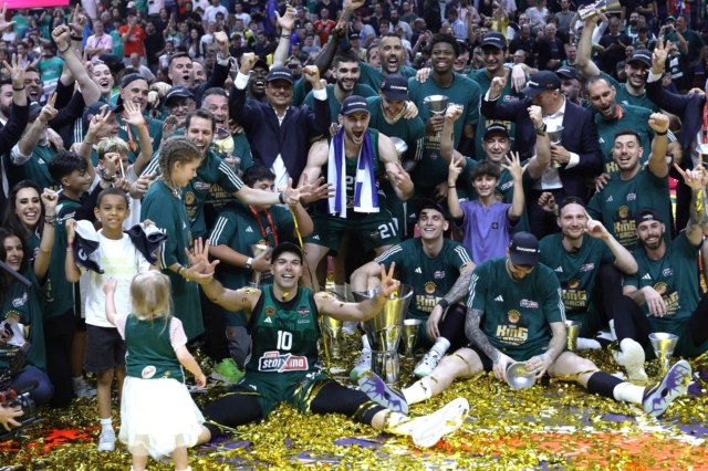 Ο Παναθηναϊκός πανηγυρίσει την κατάκτηση του 7ου τίτλου της EuroLeague