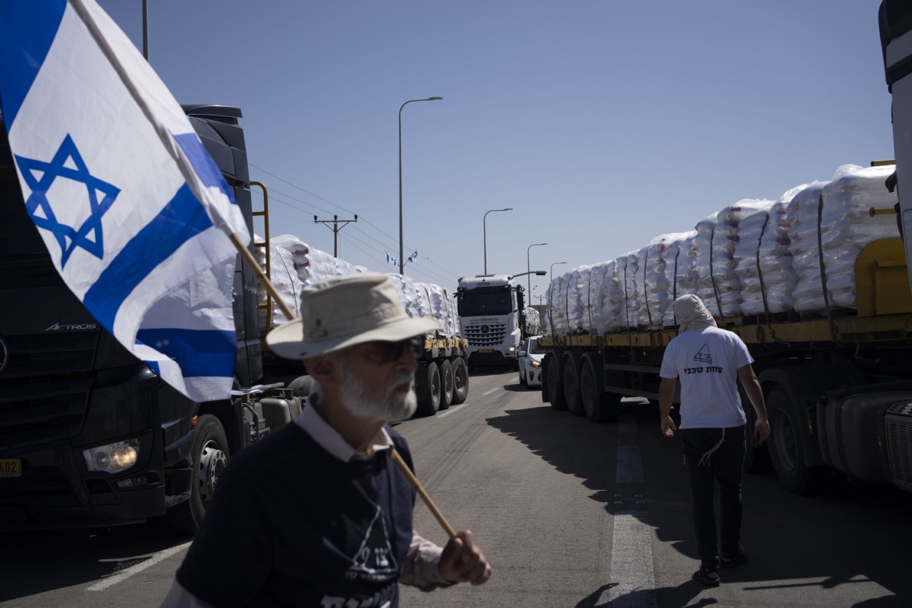 Ισραηλινοί σταματούν κομβόι που μεταφέρουν ανθρωπιστική βοήθεια