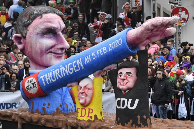 Καρναβαλικό άρμα, που απεικονίζει τον ακροδεξιό πολιτικό του AfD Bjoern Hoecke