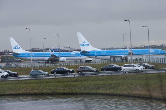 Αεροσκάφη της KLM στο αεροδρόμιο Schiphol στο Άμστερνταμ