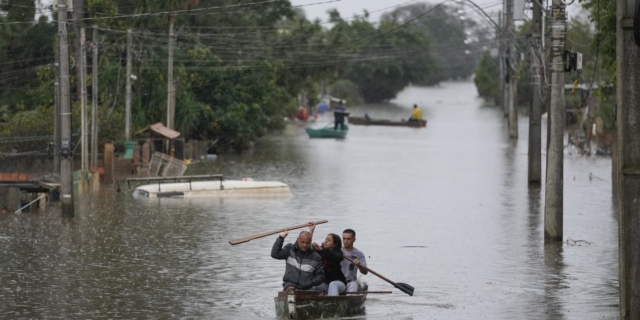 Βραζιλία: Στους 136 οι νεκροί από τις σφοδρές βροχοπτώσεις